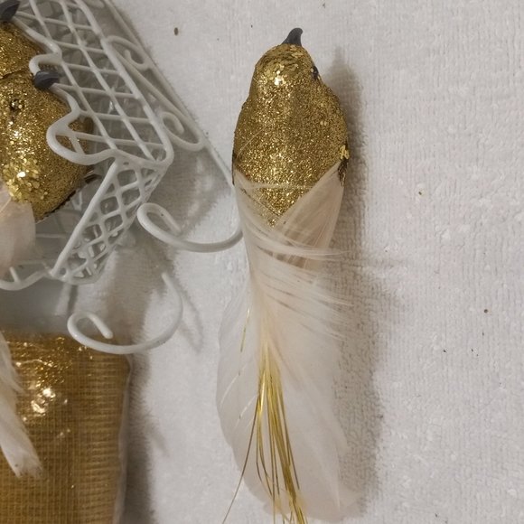 8 Decorator Birds, 2 white sleighs,mesh garland - Picture 3 of 8